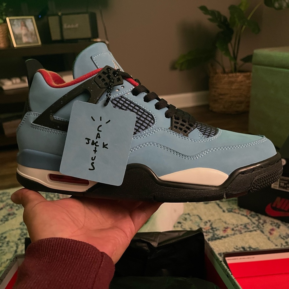 Jordan 4 Travis Scott